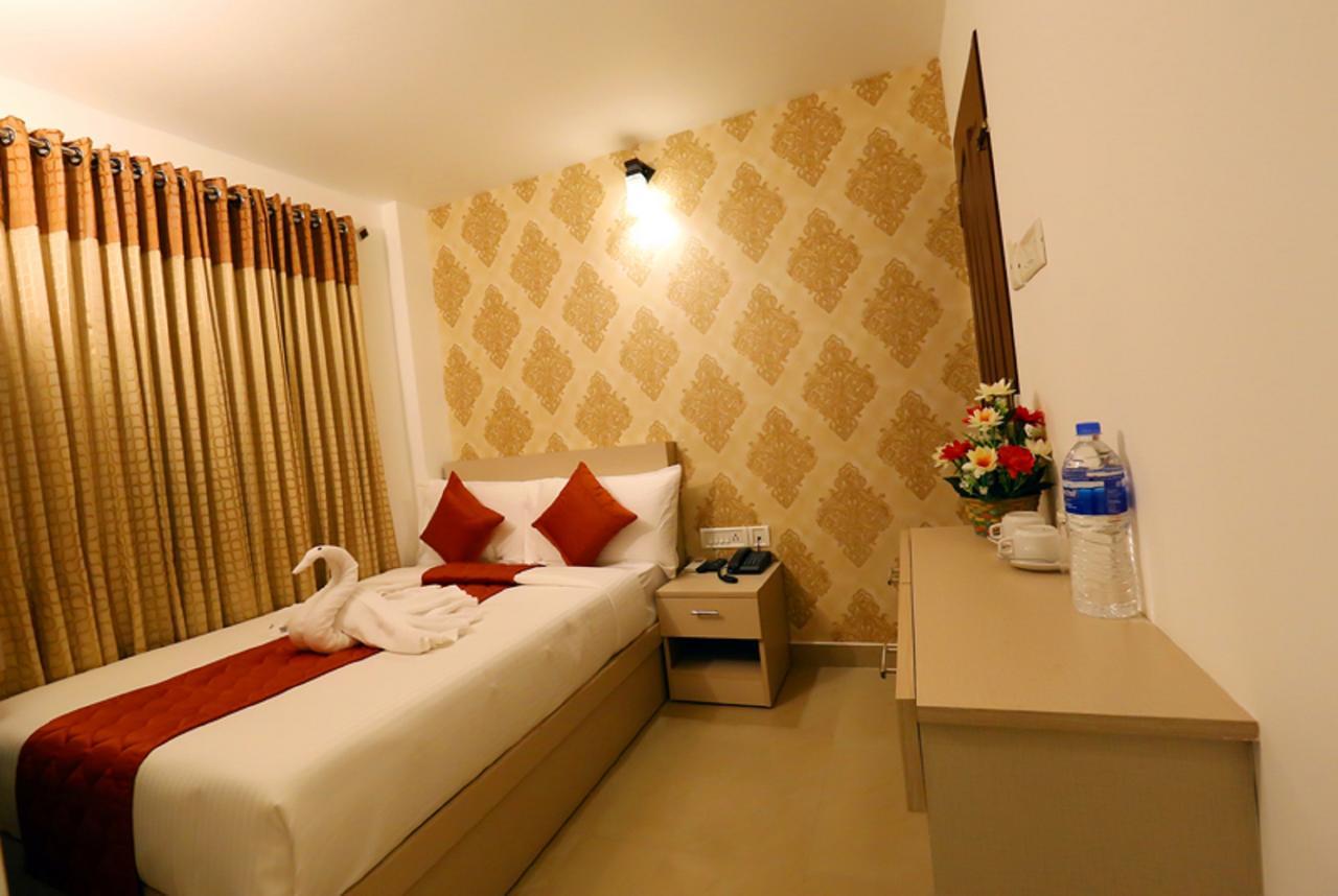 Hotel Swarna Residency Kochi Exteriör bild