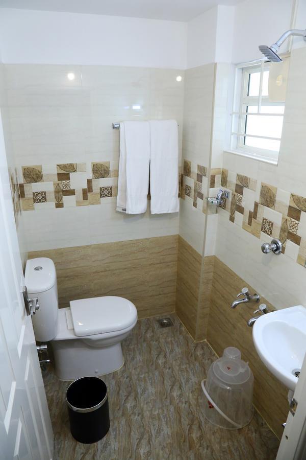 Hotel Swarna Residency Kochi Exteriör bild