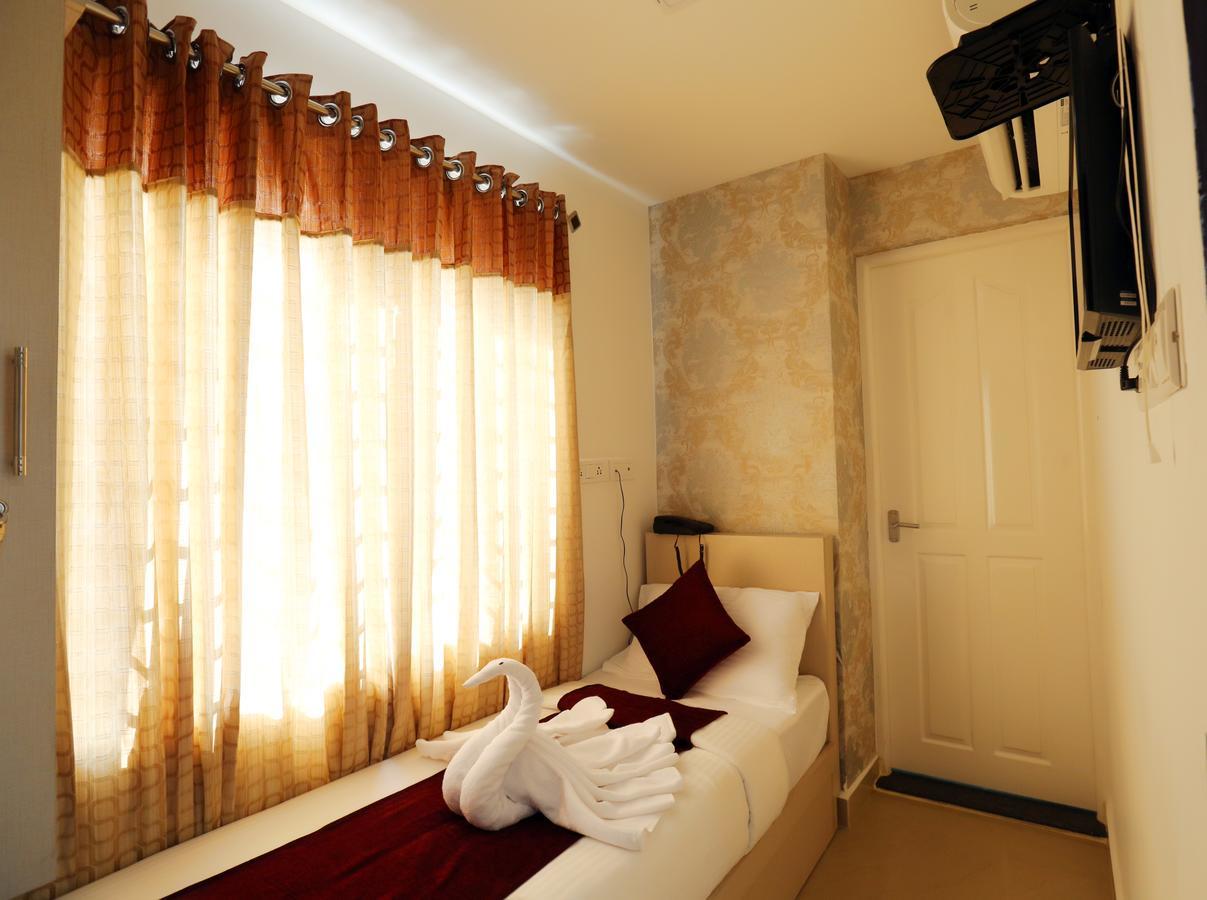 Hotel Swarna Residency Kochi Exteriör bild