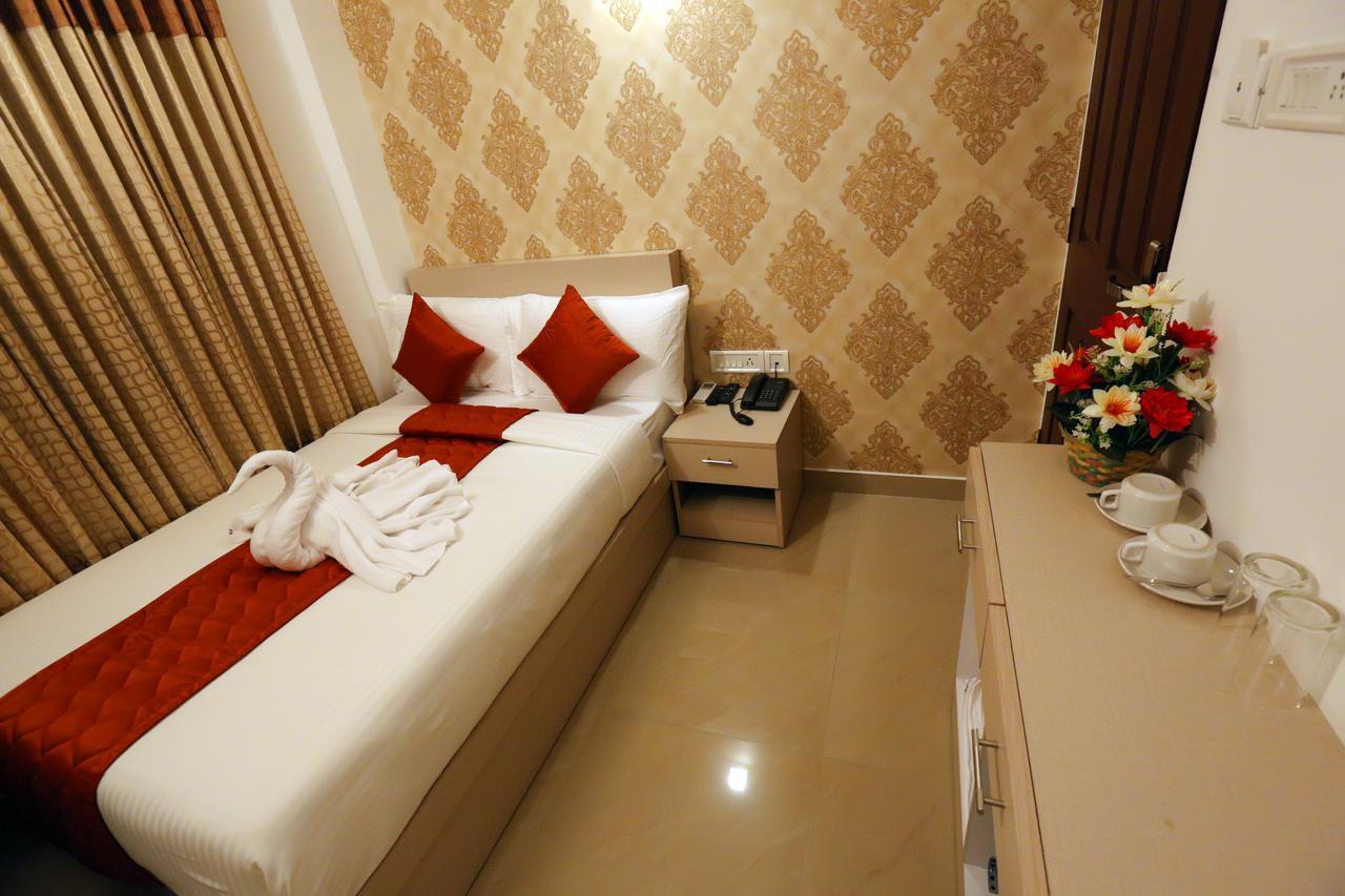 Hotel Swarna Residency Kochi Exteriör bild