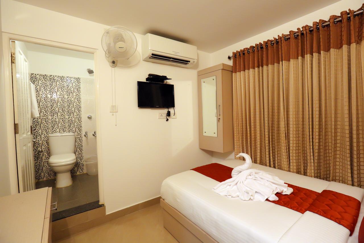 Hotel Swarna Residency Kochi Exteriör bild